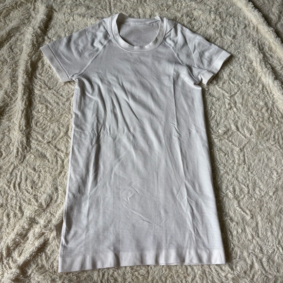 Lululemon Swiftly Tech Short Sleeve Shirt 2.0 - White/White - Picture 2 of 5